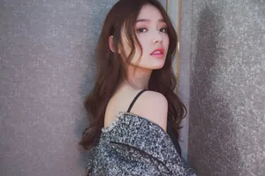 林允酥胸美腿性感图片