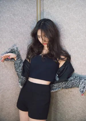 林允酥胸美腿性感图片_3