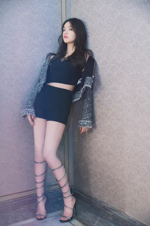林允酥胸美腿性感图片_4