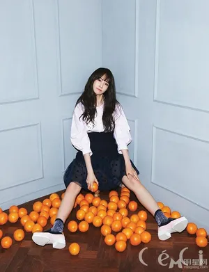 少女时代林允儿最新写真时尚潮搭率领韩流_5