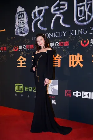 施诗优雅性感礼服图片_2