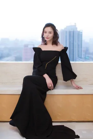 施诗优雅性感礼服图片_5