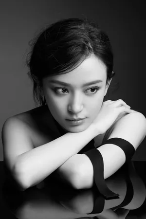 施诗黑白性感妩媚写真图片