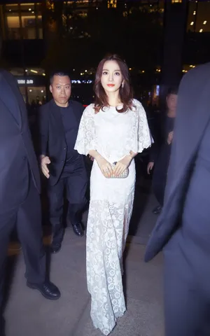 施诗蕾丝长裙典雅气质活动写真图片_2
