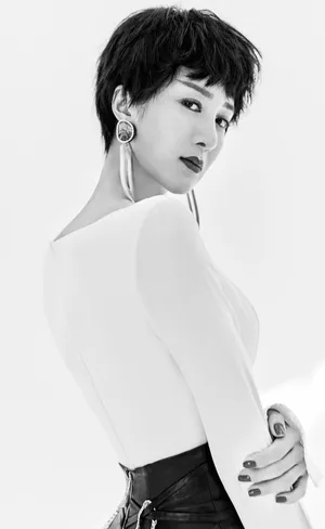 李依晓复古风冷艳写真图片_3