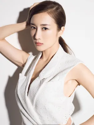李依晓白色性感梦幻唯美写真图片_2
