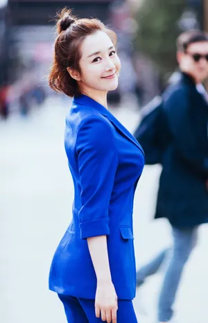 李依晓干练西装时尚写真图片_4