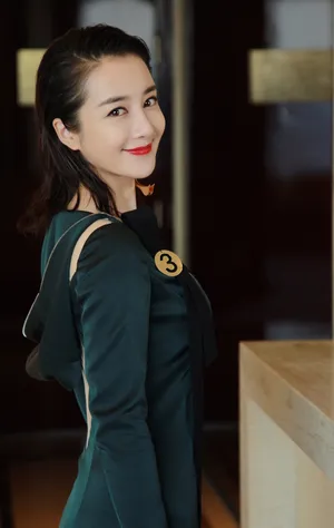 李依晓冷艳御姐范写真图片_3