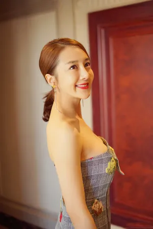 李依晓图片