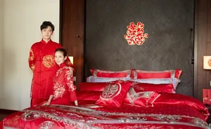 付辛博颖儿中式礼服甜美结婚照图片_1