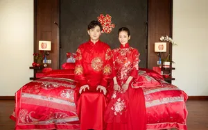 付辛博颖儿中式礼服甜美结婚照图片_5