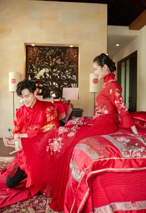 付辛博颖儿中式礼服甜美结婚照图片_6