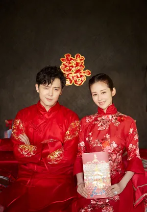 付辛博颖儿中式礼服甜美结婚照图片_8