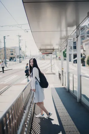 许龄月户外清新写真图片_3