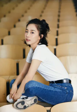 朱颜曼滋清纯甜美校园写真图片_2