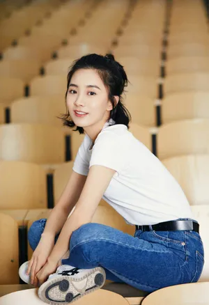 朱颜曼滋清纯甜美校园写真图片_3