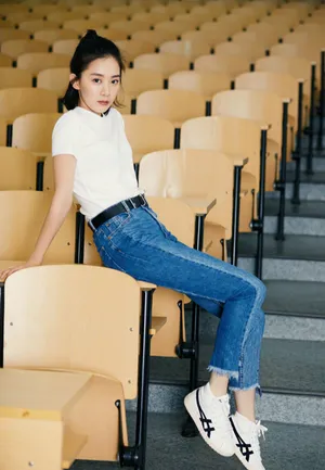 朱颜曼滋清纯甜美校园写真图片_6