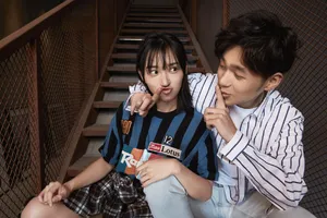 白宇卜冠今搞怪甜蜜写真图片_2