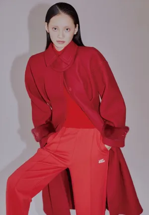 孙伊涵红色系个性养眼时尚写真大片_2