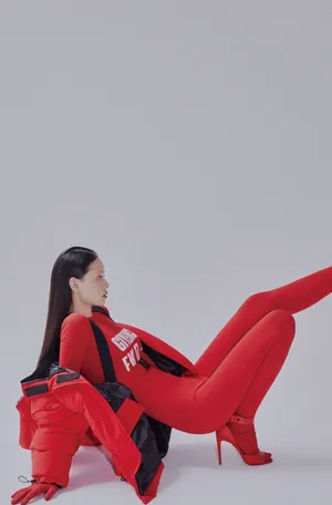 孙伊涵红色系个性养眼时尚写真大片_6