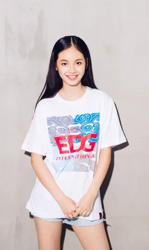 孙伊涵休闲运动风时尚写真图片