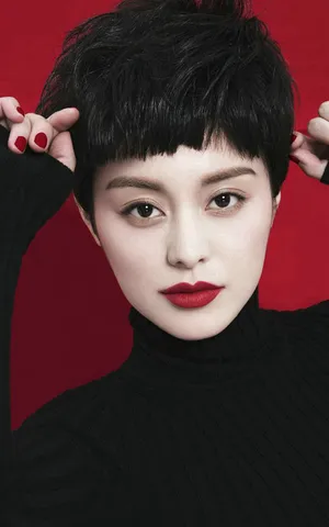 王力可短发造型烈焰红唇性感写真图片_4