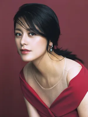 王力可优雅端庄时尚写真高清图片