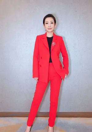 秦海璐红色西服写真图片