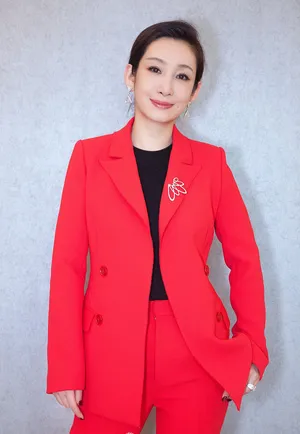秦海璐红色西服写真图片_2