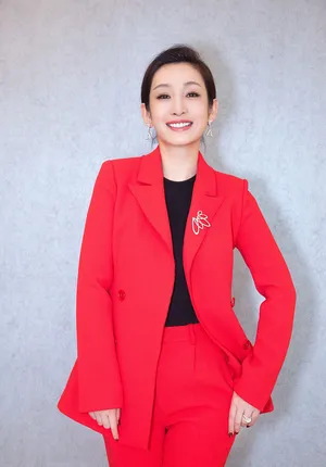 秦海璐红色西服写真图片_4