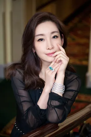 秦海璐黑色连衣裙妩媚惊艳图片_4