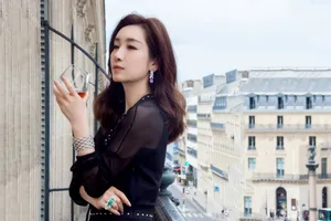 秦海璐黑色连衣裙妩媚惊艳图片_7