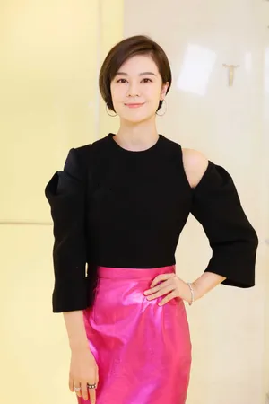 郁可唯包臀裙性感写真图片