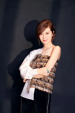 郁可唯露肩性感写真图片_3