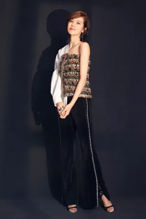 郁可唯露肩性感写真图片_4