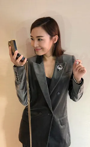 郑罗茜干练西装图片