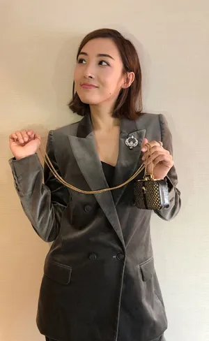 郑罗茜干练西装图片_2