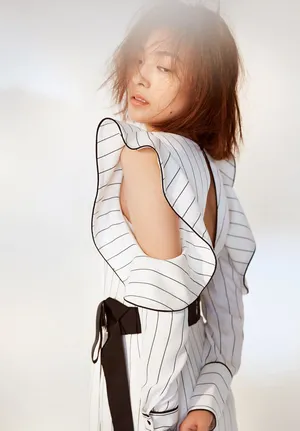 郑罗茜凌乱美性感写真图片_1