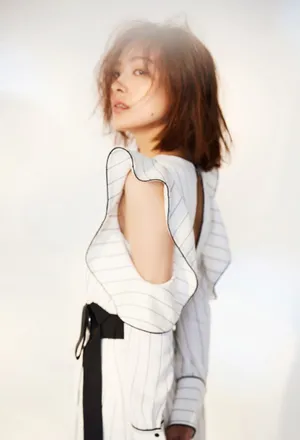 郑罗茜凌乱美性感写真图片_3