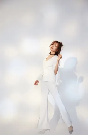 郑罗茜性感曼妙时尚写真图片_5