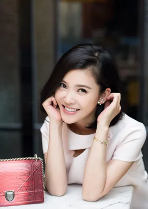 杨子姗《时装LOFFICIEL杂志》性感写真_6