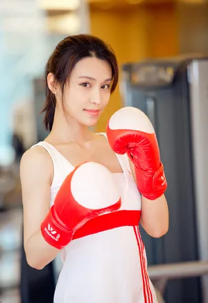 韩丹彤生活照：韩丹彤性感爆乳诱惑写真_1