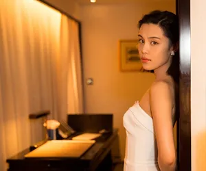 韩丹彤抹胸紧身裙迷人写真_5