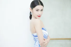 韩丹彤时装秀气质礼服写真图_1