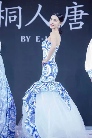 韩丹彤时装秀气质礼服写真图_7