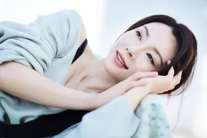 陈数斜肩短裙性感美腿写真图片_3