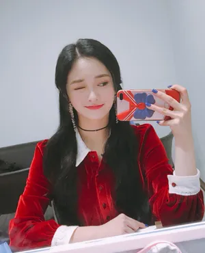 周洁琼性感礼服图片