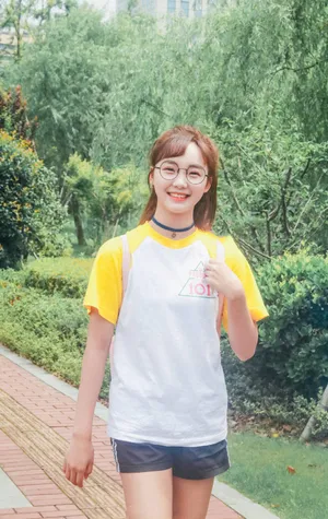 创造101吕小雨图片第1张
