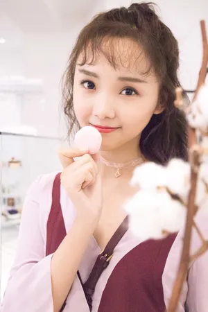吕小雨最新图片第1张