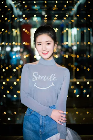 赵露思清纯甜美活动写真图片_3